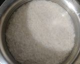 A picture of step 1 of Mushroom pulao.