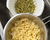 Foto del paso 9 de la receta: Tagliatelle paglia e fieno con nata y jamón