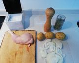 Foto del paso 1 de la receta Muslos de pollo exprés con patatas al microondas