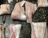 Foto del paso 1 de la receta: Filetes de merluza con quesos y especias al horno