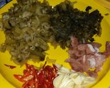 Foto langkah ke 1 dari resep Tumis sawi asin.