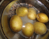 Foto del paso 1 de la receta: Patatas con atún y salsa mahonesa