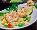 รูปขั้นตอนการทำที่ 5 ของ ข้าวผัดกุ้งดอกขจรพริกหวาน
