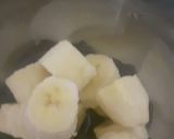 A picture of step 1 of Banana lassi.