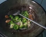 Foto langkah ke 3 dari resep Tumis Brokoli Tahu Saus Keju Mozarella.