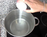Foto del paso 1 de la receta: Espaguetis con atún y anchoas