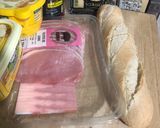 Foto del paso 1 de la receta: Bocadillo de lomo, queso y pimientos