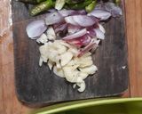 Foto langkah ke 1 dari resep Cue tumis pete & cabe rawit.