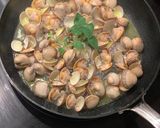 A picture of step 6 of Cockles, mini tomatoes, pasta.