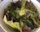 Une image de l'étape 2 de Salade feuille de chêne aux noix, feta et persil frais (avec sauce fruitée).