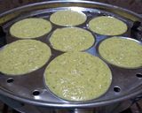 A picture of step 4 of Green moong Idli.