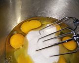 Foto del paso 3 de la receta: Bizcochuelo clásico + tips para que quede perfecto
