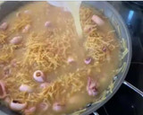 Foto del paso 5 de la receta: Fideuà de calamares con alioli de ajo negro