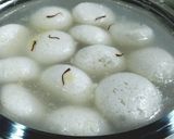 छेना रसगुल्ला (chena rasgulla recipe in Hindi) रेसिपी चरण 6 फोटो