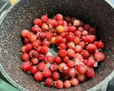 Une image de l'étape 3 de Compote de coings et groseilles à la vanille.