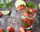 Foto langkah ke 4 dari resep Strawberry Mojito.