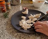 Foto del paso 3 de la receta: Patatas revolconas con salteado de setas de chopo