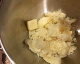 A picture of step 3 of Sheppards pie stuffed baked potatoes.