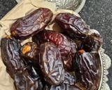 صورة لخطوة 1 من وصفة حلى التمر بجوز الهند محشية بالمكسرات (حلى رمضاني)