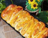 Foto langkah ke 10 dari resep Garlic Cheese Bread.