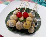 Foto langkah ke 6 dari resep Sate bola-bola pisang.