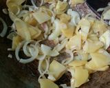 Foto langkah ke 2 dari resep Spanish Omelette.