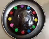 A picture of step 3 of Vanilla cake with chocolate ganache.