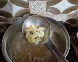 A picture of step 2 of Macaroni Monchow Soup.