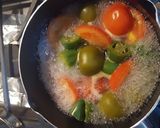 Foto del paso 4 de la receta: Carne guisada en salsa de jitomates, tomates y chiles jalapeños