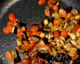 Foto del paso 5 de la receta: Pasta con berenjena y tomatitos uva