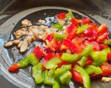 A picture of step 2 of Creamy Cheese Spaghetti.