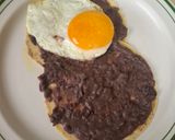Foto del paso 2 de la receta: Huevos fritos con frijoles y salsa bandera