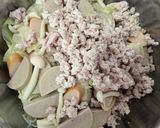 A picture of step 2 of Yum Woon Sen (Thai Glass Noodle Salad).