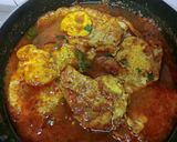 A picture of step 3 of Half fry egg curry.