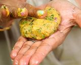 A picture of step 5 of Easy Aloo Spinach Tikki (potato spinach patties).