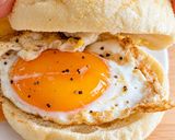 Hình bước làm 8 của món Bánh Muffin Kẹp Trứng Ốp La Kiểu Việt