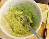 Foto del paso 1 de la receta: Salsa Guacamole con Nachos