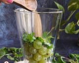 A picture of step 3 of Grapes Mojito.