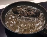 Foto del paso 2 de la receta Bocadillo de Morcilla de Arroz Crujiente con Pan de Barra Dorado en su Jugo
