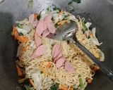 Foto langkah ke 6 dari resep Mie goreng jawa.