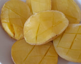 Foto del paso 1 de la receta: Patatas rellenas de queso azul y nueces -en microondas-