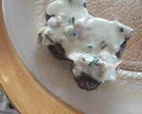 Foto del paso 3 de la receta: Salsa de crema de leche, cebolla verdeo y jamón 🙈