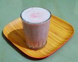 A picture of step 3 of Strawberry Lassi.