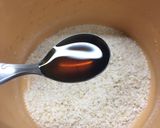 Foto del paso 2 de la receta: Alfajor de coco y avena saludable relleno de dulce de membrillo!