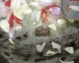 Foto langkah ke 3 dari resep Tumis Kangkung Simpel.