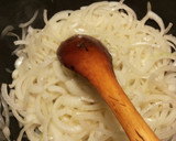 Foto del paso 4 de la receta: Crema de cebolla al estilo frances con toque Urrutia