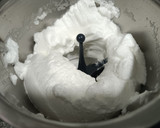 Foto del paso 1 de la receta: Claras a punto de nieve o montadas