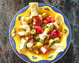 Foto del paso 1 de la receta: Ensalada con aceitunas al ajillo