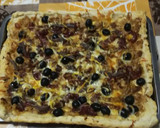 Foto del paso 1 de la receta: Coca de atún y pimientos y cebolla confitada