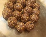 তিল-চালভাজা দিয়ে নারকেলের নাড়ু(til chalbhaja diye narkeler naru recipe in bengali) রেসিপি ধাপ - 5 ছবি